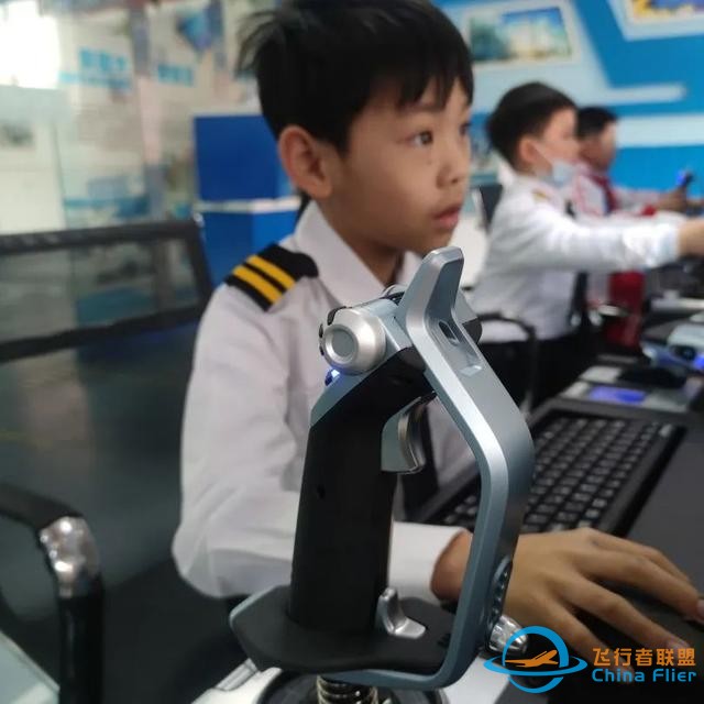 航空科普教育 - 飛行模擬器訓(xùn)練中心-6420