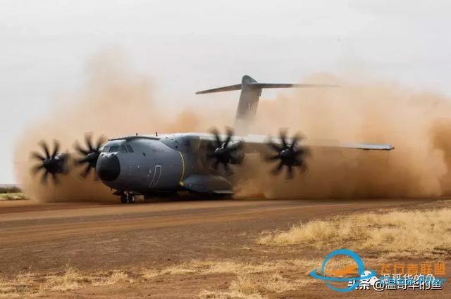 與空中加油飛機A400M近距離接觸-3390