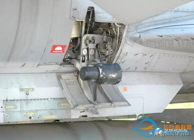 與空中加油飛機A400M近距離接觸-44