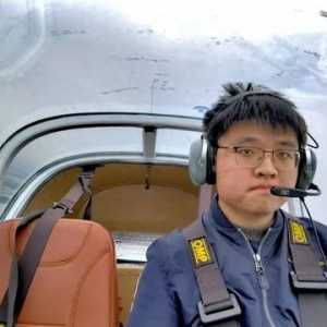 上海交大00后博士生愛(ài)上飛行，“開(kāi)飛機(jī)就和開(kāi)車一樣，唯手熟爾！”